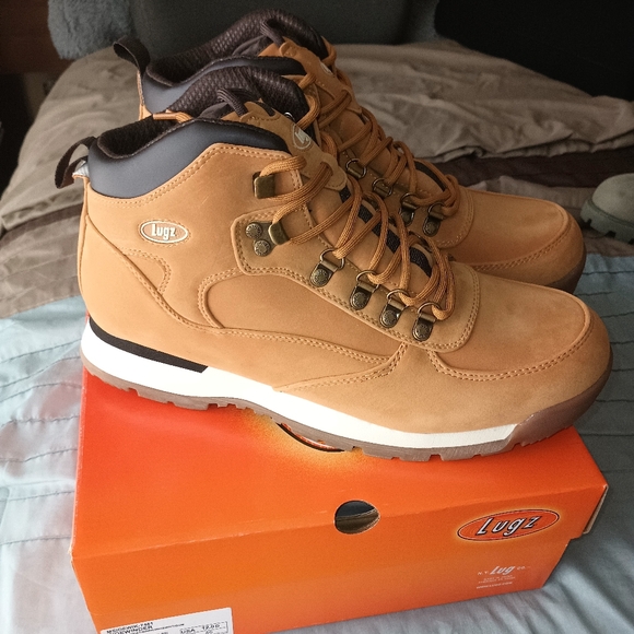 Size 12 men Green Timberland boots and lugz boots free with purchase - Picture 11 of 15